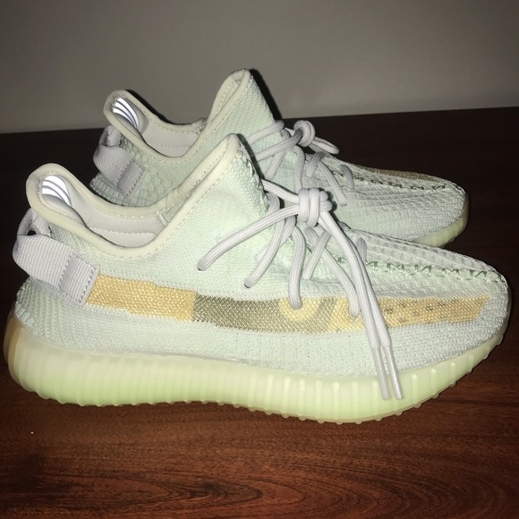 Yeezy 350 v2 hyperspace